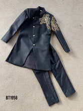 Load image into Gallery viewer, BT1958 Regal Lion Embroidered Party Jacket
