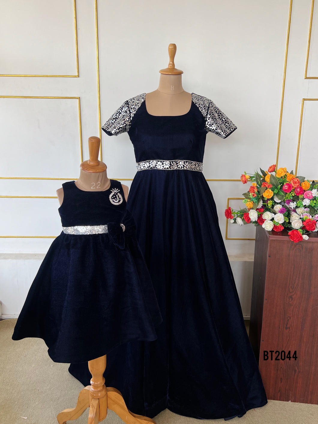 BT2044 💫 Elegant Mother-Daughter Royal Velvet Set 💫