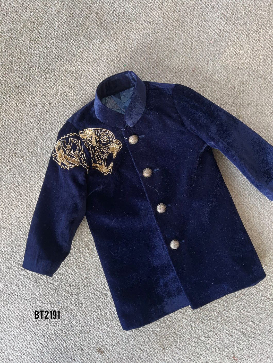 BT2191 Majestic Tiger Velvet Jacket: Roar in Style 🐾✨