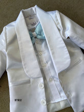 Load image into Gallery viewer, BT1832 Crisp Celebration: Boys&#39; Ivory Formal Suit
